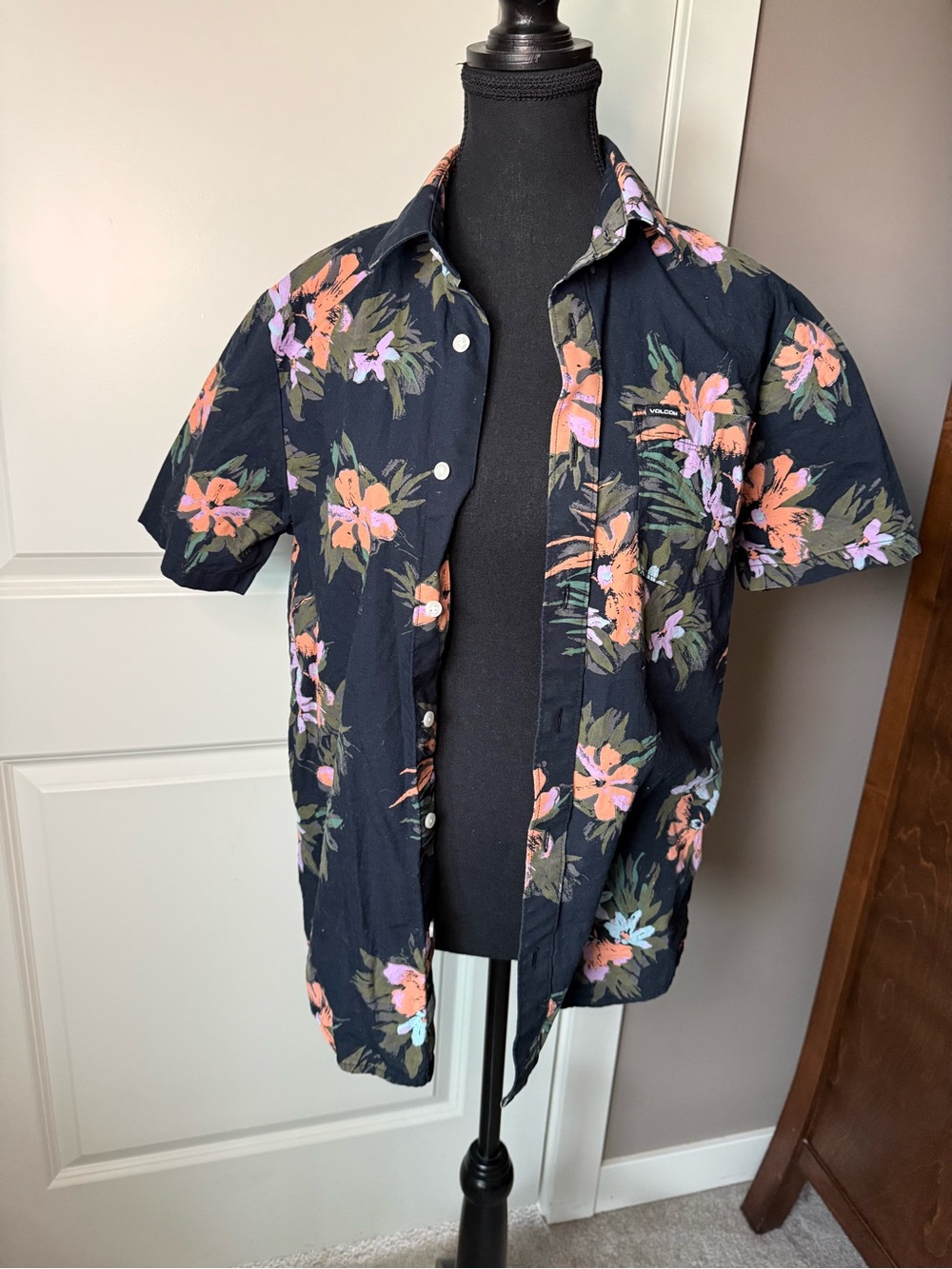 Volcom Navy Floral Short-Sleeve Button-Down Shirt - Picture 5 of 8